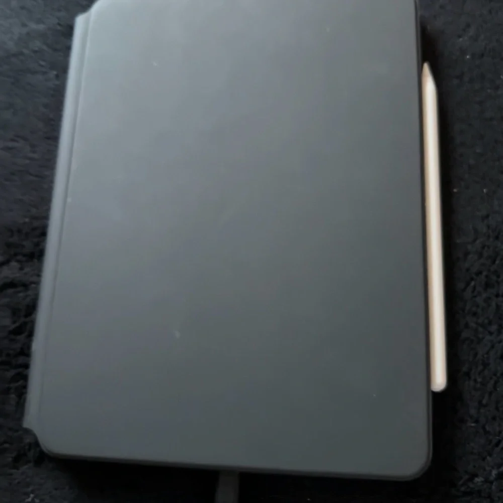 Black Tablet with original apple Keyboard Case